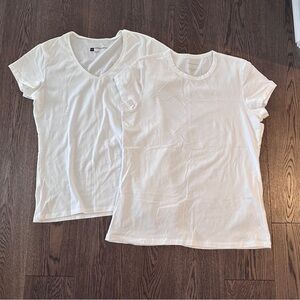 2/$18Banana Republic Classic White T-Shirt Duo